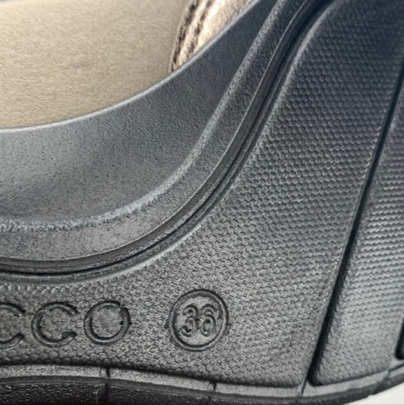 Ecco Bluma Toggle Sneakers - Picture 9 of 10